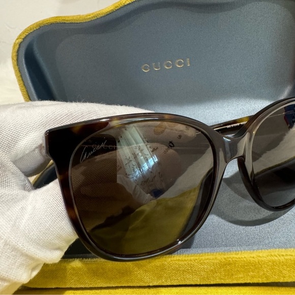 GUCCI Tortoise Shell Sunglasses - Picture 12 of 15